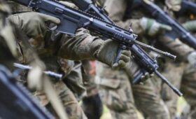 Премьер Эстонии выразил готовность отправить на Украину роту военных