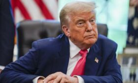 Трамп заявил о “высоких ставках” в преддверии саммита на Аляске