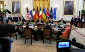 Медведев: антироссийская коалиция не смогла переиграть Трампа на его территории