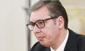 Вучич обвинил протестующих в Сербии в попытке сжечь его сторонников