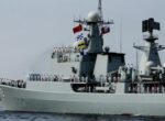 Военные КНР вытеснили эсминец США из района спорных островов