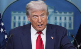 Трамп заявил, что будет убеждать Путина завершить конфликт на Украине