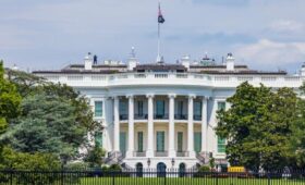 Белый дом опроверг сообщения о полном провале переговоров Трампа и Путина