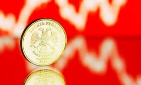 Эксперт Бархота: ЦБ целесообразнее снижать ключевую ставку