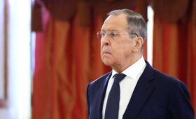 Лавров обсудил украинский кризис с главой МИД Венгрии Сийярто