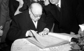 Очки Черчилля выставлены на продажу в Британии за 80 тыс долларов