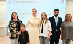 Женщину с ребенком вернули в Россию с Украины