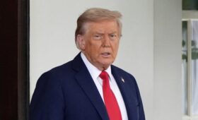 Трамп: при Байдене Украина не смогла бы дать отпор, а только защищалась бы
