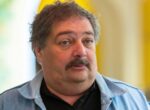 Завершено расследование дела писателя Быкова о фейках про ВС РФ