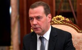 Медведев описал спор Украины и Польши цитатой из “Тараса Бульбы”