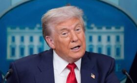 Трамп: Зеленский может завершить конфликт, отказавшись от Крыма и НАТО