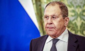 Лавров прокомментировал предстоящие переговоры РФ и США на Аляске