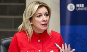 Захарова назвала систематическими атаки на дипсобственность РФ в Швеции