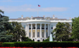 Трамп пожаловался на большую трещину в Белом доме