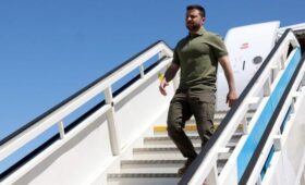 Зеленский прибыл в Вашингтон на встречу с Трампом