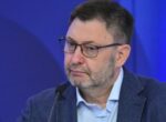 Захарова назвала журналиста Вышинского настоящим героем