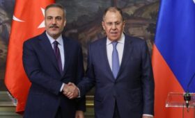РИА Новости: Фидан и Лавров обсудили по телефону саммит России и США на Аляске