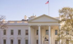 Белый дом объявил, что встреча Трампа и Путина начнется 15 августа в 22:00