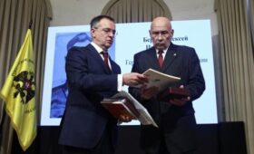 Мединский вручил звезду Героя России внуку Алексея Береста, штурмовавшего Рейхстаг