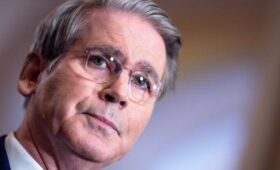Глава Минфина США Бессент призвал ЕС действовать против РФ или “заткнуться”