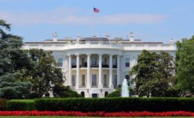 FT: в администрации США нет специалистов по РФ и Украине