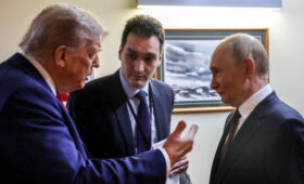 Трамп сравнил снимок со встречи с Путиным с фото Никсона и Хрущева