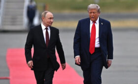 Ушаков назвал визиты Уиткоффа в РФ основой беседы Путина и Трампа на Аляске