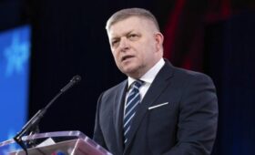 Премьер Словакии заявил, что намерен встретиться с Путиным и Си Цзиньпином в Китае