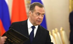 Медведев предупредил о жестком ответе РФ на попытку взыскать компенсации по Украине