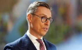 Президент Финляндии Стубб выразил опасение, что Запад проиграет ШОС
