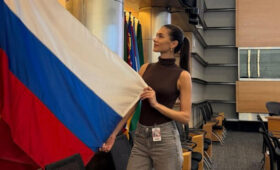 Жена Овечкина опубликовала фото с российским флагом в центре Вашингтона