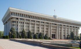 Парламент Киргизии принял решение о досрочном самороспуске