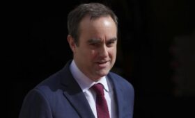 Новым премьером Франции назначен Себастьен Лекорню