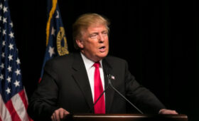 Трамп допустил, что может признать движение «Антифа» террористическим