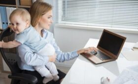 Эксперт Митрофанова: родители детей до 14 лет могут работать по индивидуальному графику