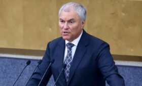 Володин заявил, что чиновники должны прекратить отдыхать за границей по примеру депутатов