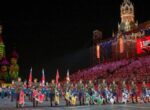 Гости «Спасской башни» получили спецвыпуск газеты «Вечерняя Москва»