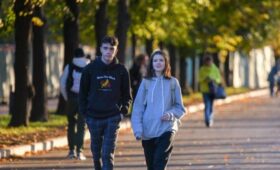 Синоптик Тишковец: астрономическая осень в Москве начнется с 27 градусов тепла