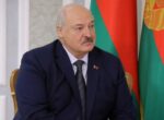 Лукашенко назвал глупыми заявления НАТО о планах сбивать самолеты РФ