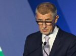 Экс-премьер Чехии Бабиш отменил рабочую программу после нападения