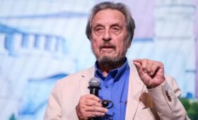 Отец Илона Маска назвал российских женщин одними из самых красивых в мире