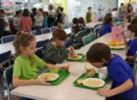В ГД предложили ввести горячие ужины на продленке в школах