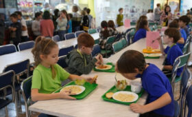 В ГД предложили ввести горячие ужины на продленке в школах