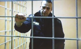 Захарова заявила, что РФ требует от Запада результаты исследований по делу Навального