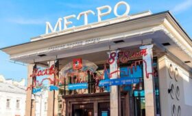 Станции столичного метро украшены ко Дню города