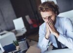 Юрист Яковлева: сотрудник может оспорить лишение премии в суде