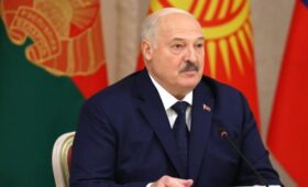 Лукашенко предложил по-военному решать проблему с картофелем