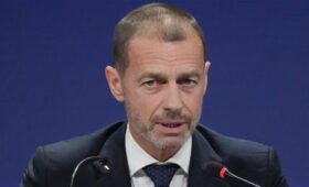 Глава UEFA Чеферин не поддержал отстранение российских команд