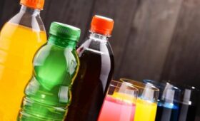 Врач Мясников: сладкие газированные напитки вызывают воспаление у детей
