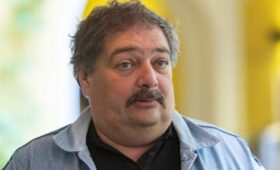 Писатель Дмитрий Быков признан террористом и экстремистом